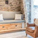 Летний дом Romantic Getaway, Little Two Bed, Two Bath Barn Conversion With Amazing Views And Parking *