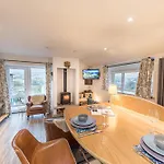 Romantic Getaway, Little Two Bed, Two Bath Barn Conversion With Amazing Views And Parking Летний дом *