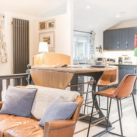 Romantic Getaway, Little Two Bed, Two Bath Barn Conversion With Amazing Views And Parking *