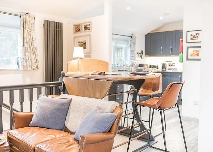 Romantic Getaway, Little Two Bed, Two Bath Barn Conversion With Amazing Views And Parking *