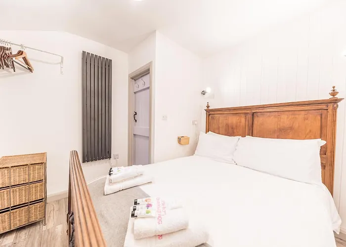 Romantic Getaway, Little Two Bed, Two Bath Barn Conversion With Amazing Views And Parking Venkovský dům Ambleside