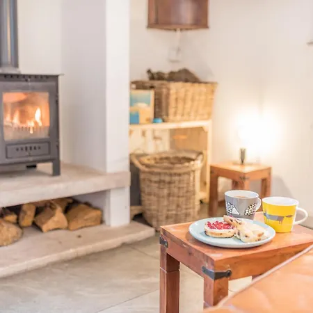 Romantic Getaway, Little Two Bed, Two Bath Barn Conversion With Amazing Views And Parking