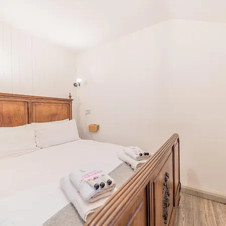 Romantic Getaway, Little Two Bed, Two Bath Barn Conversion With Amazing Views And Parking