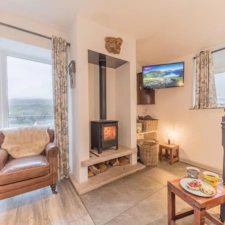 Romantic Getaway, Little Two Bed, Two Bath Barn Conversion With Amazing Views And Parking Country house *