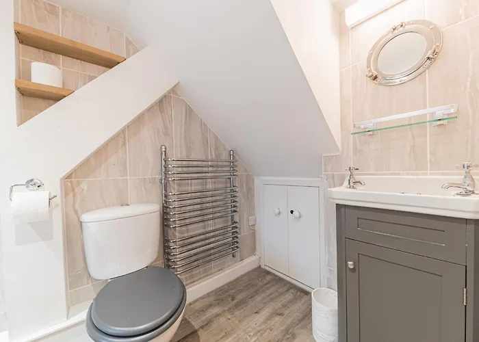 Romantic Getaway, Little Two Bed, Two Bath Barn Conversion With Amazing Views And Parking *