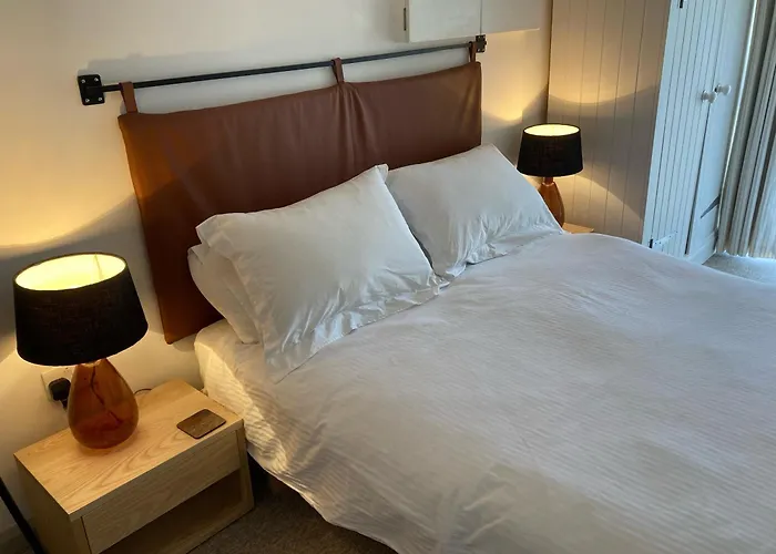 Romantic Getaway, Little Two Bed, Two Bath Barn Conversion With Amazing Views And Parking * Ambleside